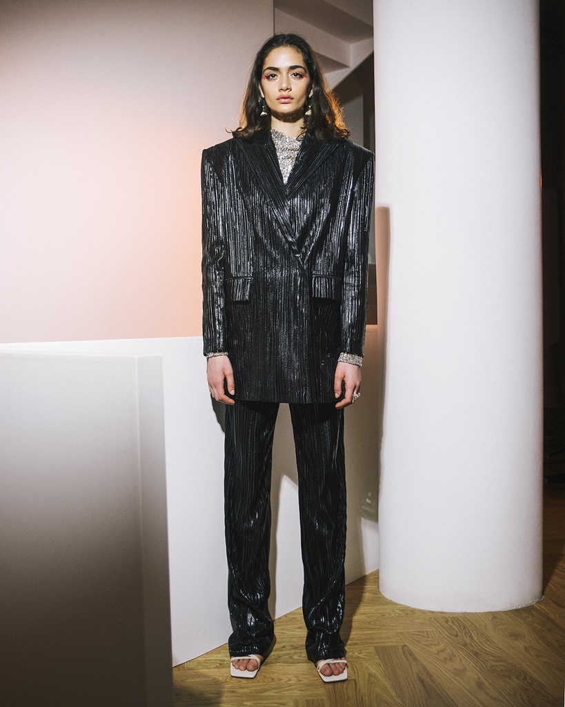 OVERSIZED DOUBLE PLEATED BLAZER