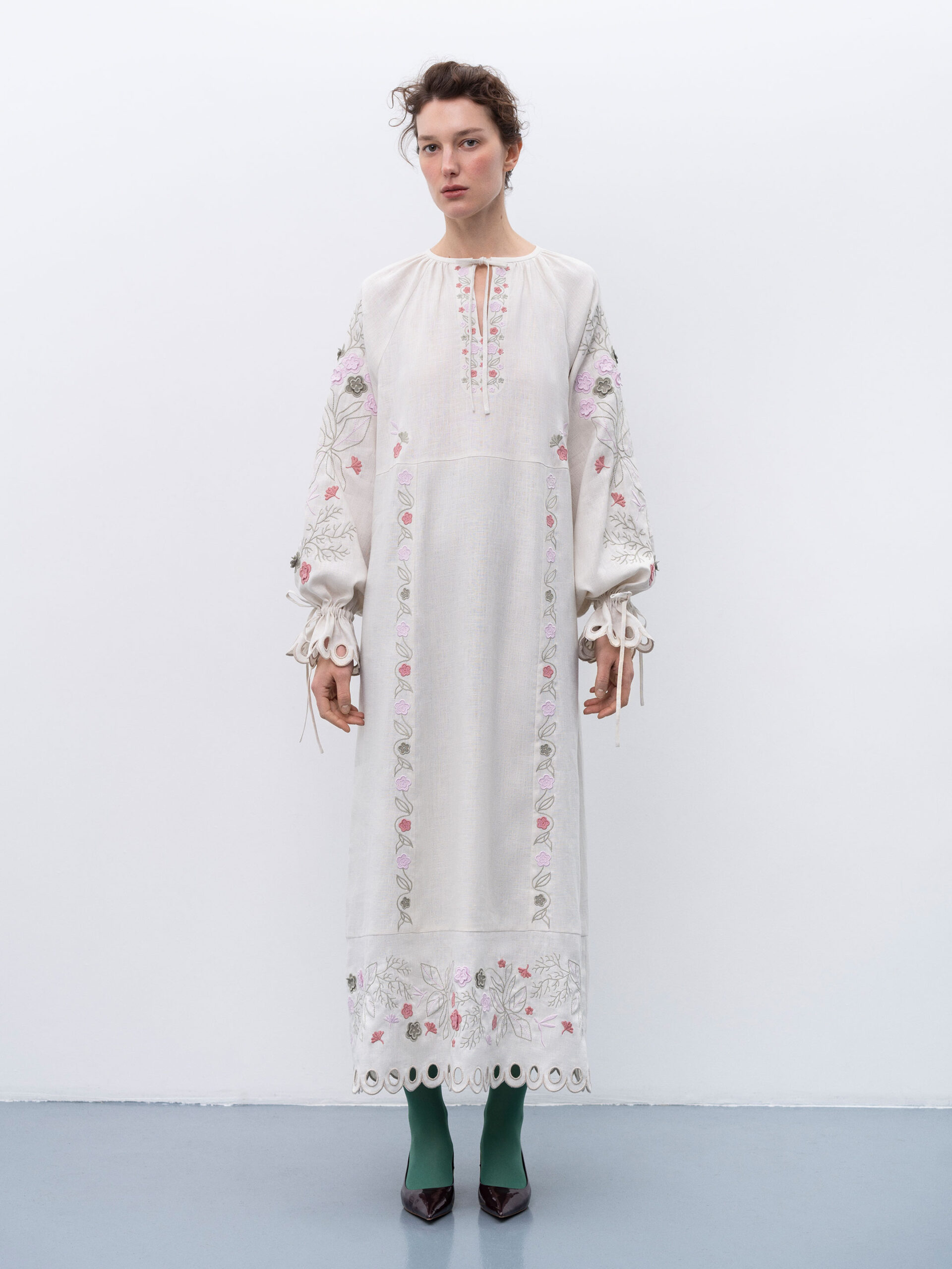 R0AeooRsBGXwzCuGxVeN3koF9pvP44JYADfyhnMx Etnodim Long linen embroidered dress