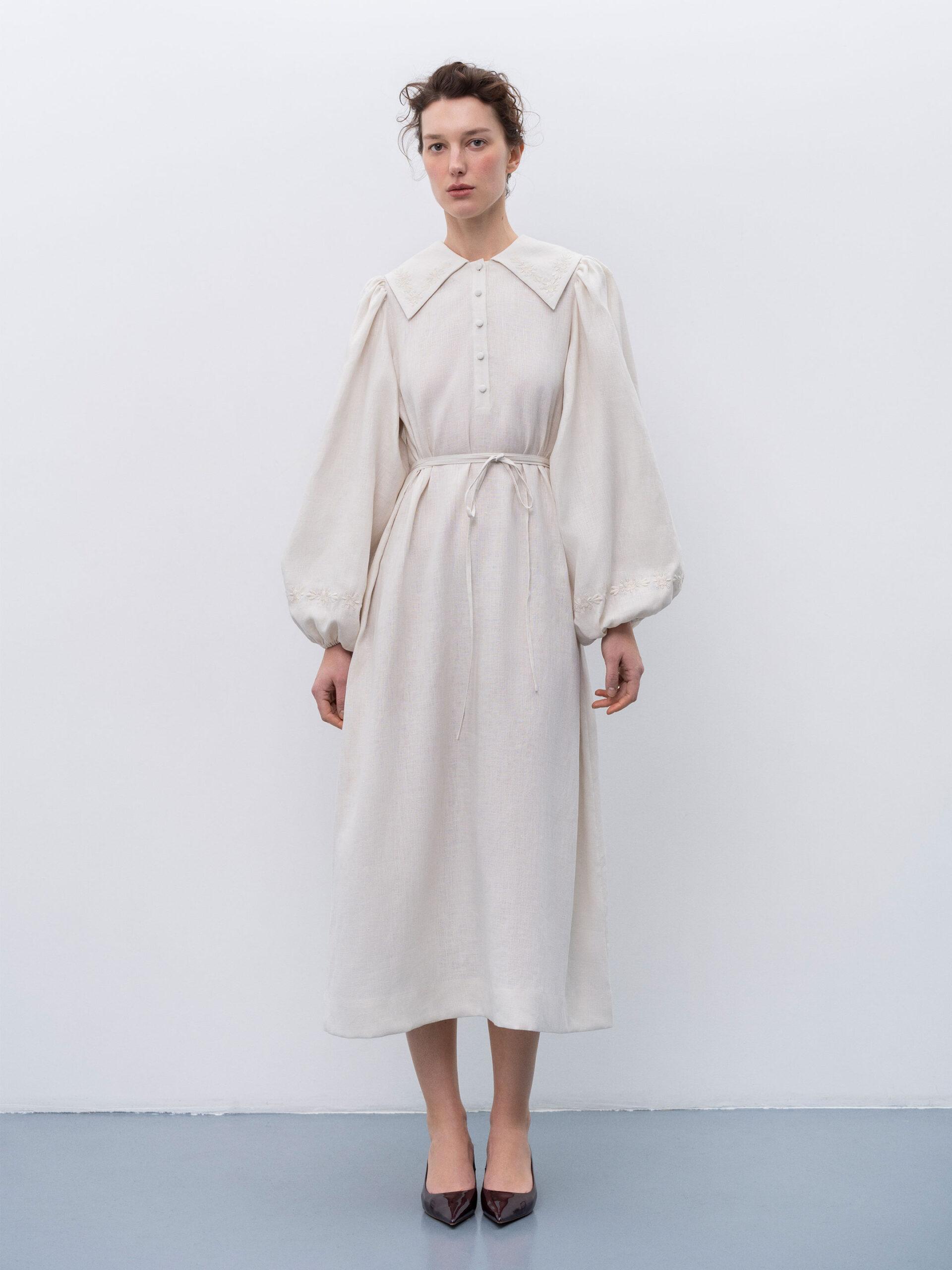 d1nQhq2UvRNF59WRjsgS3FkNiAnnj00ZOsimDx37 Linen dress with embroidery Pervotsvit Light