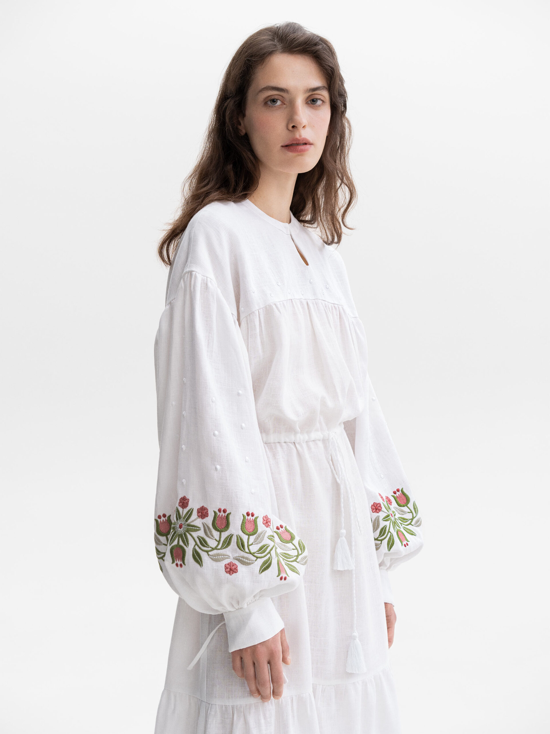 vjbklgU8rBj7tLxKuRTIMB7SwVzZkxiDTCWwFI4z midi dress with floral ornament Pelageya